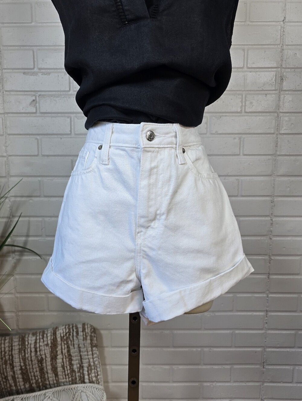 Wild Fable High Rise White Denim Rolled Cuff Mom Shorts Size 4